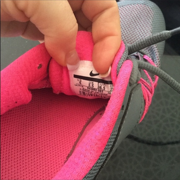 Nike shoes - Picture 3 of 3